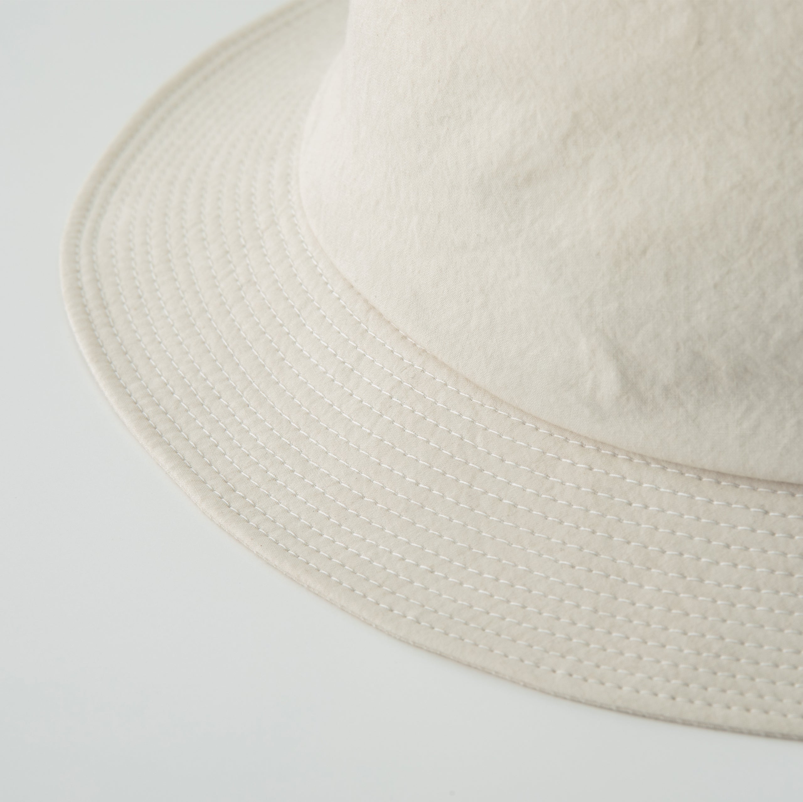 Grunge wash cotton Hat Off-white